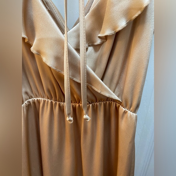 Show Me Your Mumu Bridesmaid Dress Samantha Champagne Luxe Satin Ruffle Wrap - Picture 8 of 9